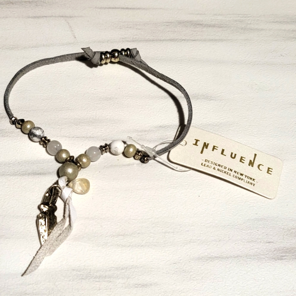 Cute leather and beads feather charm bracelet//Southwestern//Boho - Picture 4 of 4